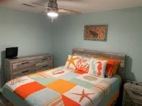 The Trusty Trout - 5 bedroom house w/ lighted pier on Caney Creek in Sargent, TX