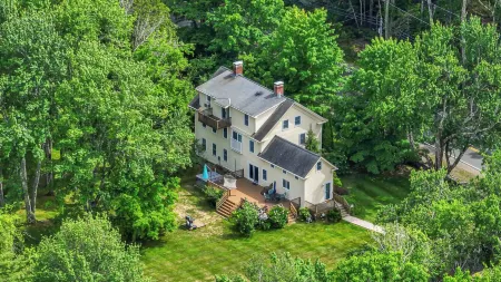 4 Bdr w/ Private Hot Tub, Backyard and Deck!