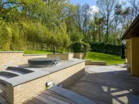 Picturesque Villa with Swimming Pool Hôtels à : 