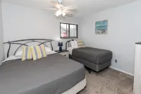 Balcony with Scenic Views and Live Music Events - Gorgeous Retreat Hotels in Huron