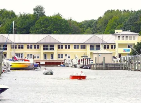 Staterooms 2Q, Waterside View, Heated Pool, Near Holland State Park Beach