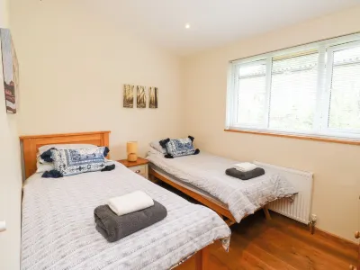 Gloccamaura Hotels near Devon Wildlife Visitor Centre and Hospital