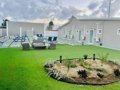 Private apartment block w/pool 5 min from the beach! Arashi Dunes附近的飯店