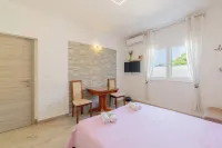 Apartments Stanić  -  A2  "Olive  tree" Hotels in Duće