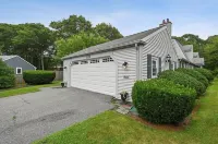 Cozy Family-Friendly CAPE COD Escape with King bed and Beach Pass Hotels in Centerville