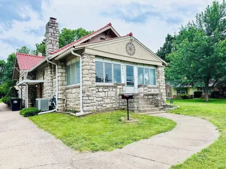 Clay Roof Inn *Freshly Renovated*