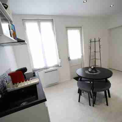 Studio with private courtyard 3 minutes from downtown Cambrai Others