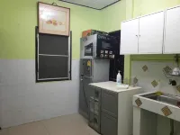 Pet-friendly 4-bedroom house near Bangkok Train-private highspeed WiFi workspace