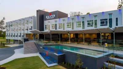 Elite Gold Coast Hotel dekat Palm Meadows Golf Course