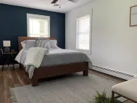 Hot Tub, Fire Pit and Backyard Games - Charming Oasis فنادق في Middlebury