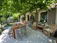 Charming Villa With AC in Alpilles Hotels in Paradou