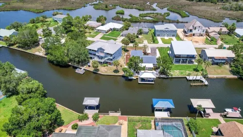Large Game Room • Kayaks • No Steps • Waterfront