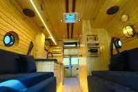 POP TOP CAMPERVAN IN INDIA SLEEPS 6 PAX @YODOCAMPERS Hotels in West Delhi