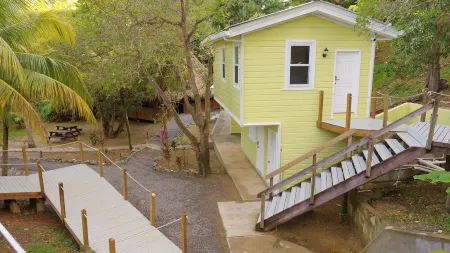 Charming 1BD/1BA Cottage with View of Man O' War Harbor, A/C and WiFi