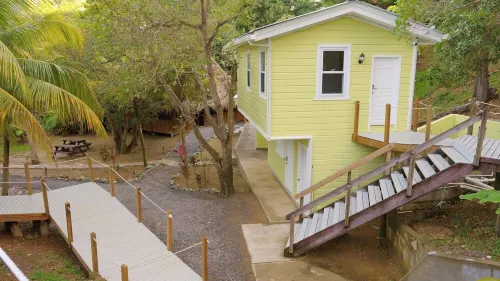 Charming 1BD/1BA Cottage with View of Man O' War Harbor, A/C and WiFi