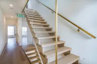 ULTRA LUXURY BLUE ROSE CHALET BUILT IN 2023 HOSTS 12 GUESTS GYM/HOTTUB/GAMES