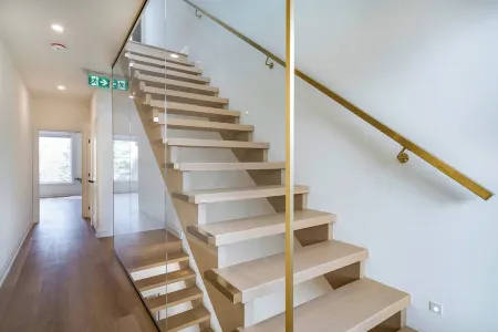 ULTRA LUXURY BLUE ROSE CHALET BUILT IN 2023 HOSTS 12 GUESTS GYM/HOTTUB/GAMES