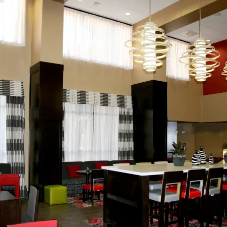 Hampton Inn & Suites Salt Lake City/University-Foothill Dr. Отели рядом с достопримечательностью «Сад Red Butte»