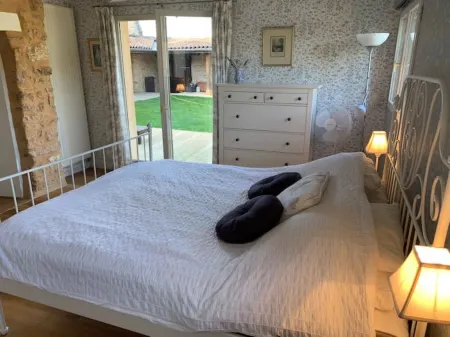 Traditional Beaujolais farmhouse with Private Pool - sleeps 8