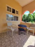 Charming 2-bedroom apartment with WiFi, AC in marvelous Negril