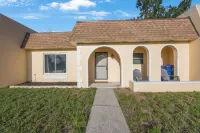 Charming 2-bedroom villa in Seminole with pool, WiFi and AC