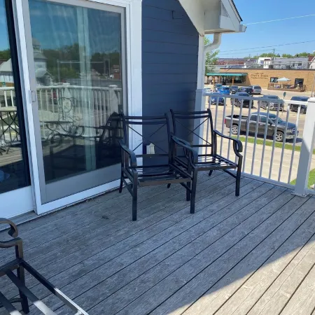 Unique Apartment above Lake Time Brewery in Downtown Clear Lake Отели в г. Клир Лейк