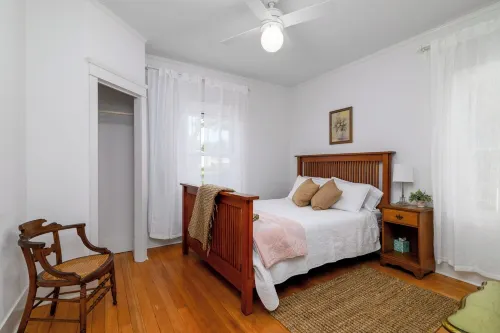 Charming 2-bedroom bungalow in Santa Paula with WiFi, AC Hotels in Santa Paula