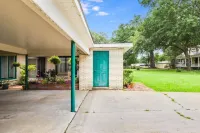 RETRO RETREAT - Perfect Get Away In Washington, La with WiFi, AC & MORE Hotels in St. Landry Parish