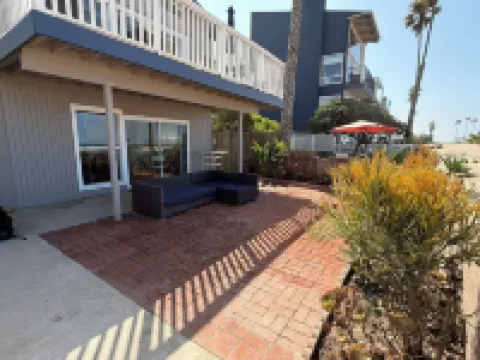 Cozy Beachfront Getaway! Hotels near Playa Del Rey Beach