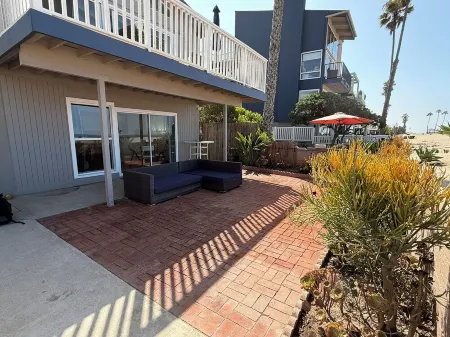 Cozy Beachfront Getaway!