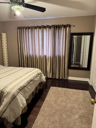 Beautiful 6000 sq ft Castle House with 4-bedroom in Chicago Отели в г. Бербанк