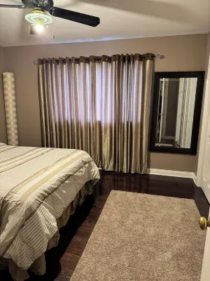 Beautiful 6000 sq ft Castle House with 4-bedroom in Chicago Hotel a Burbank