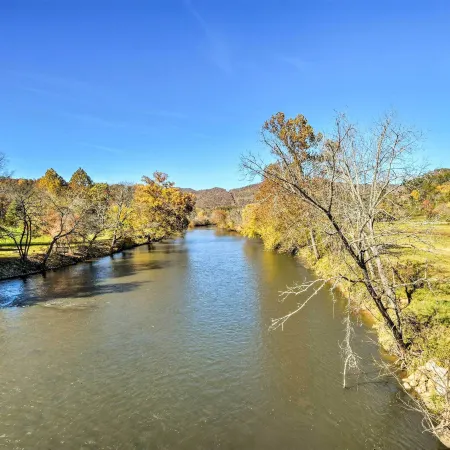Franklin Cabin w/ Creek Access: Hike & Fish! Ξενοδοχεία στην πόλη Cowee