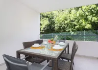 Flanboyan lodge - a colorful moment in the heart of Anse Mitan