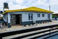 Charming 3-bedroom bungalow with AC, WiFi in fantastic Prince Courts  호텔