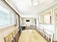 Cozy 3-Bedroom House Hotels near Graydon Hall Manor