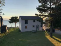 Waterfront cottage on Georgian bay Hotel in zona Aroma Villa Spa