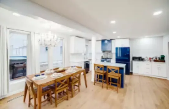 The luxurious Jackass Manor