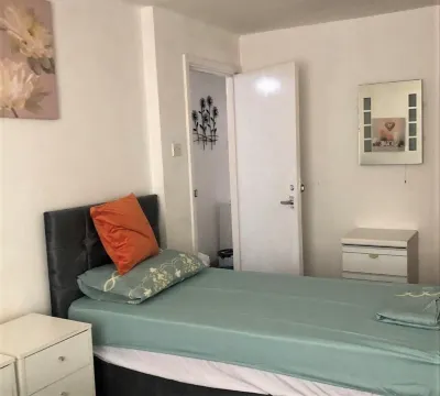 Modern 2 bedroom Near Heathrow Airport Hotels near West Drayton Railway Station