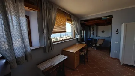 Enchanted lakeside retreat with garden Отели в г. Тревиньяно-Романо