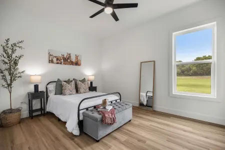 Farmhouse + 10 acres near WEC