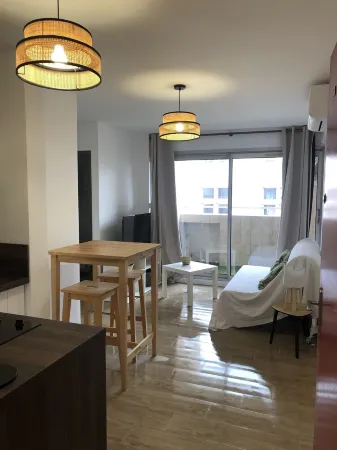 Superbe Studio Neuf Proche de la Gare