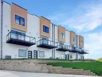 Prime Location! Beautiful and spacious 3-bedroom townhome in the heart of Boji! 아놀드 파크 호텔