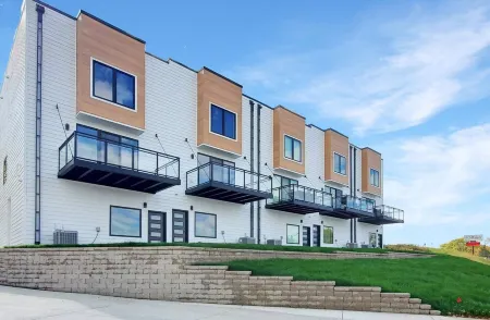 Prime Location! Beautiful and spacious 3-bedroom townhome in the heart of Boji!