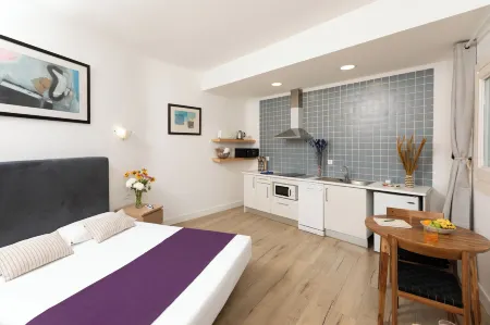 Mayerling Bisbe Urquinaona Отели рядом с достопримечательностью «Национальный дворец»