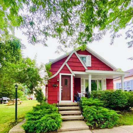 Beautiful, restored home a few steps from downtown Manistee!