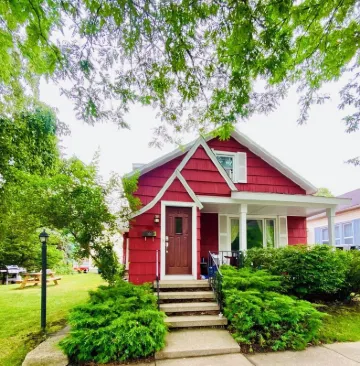Beautiful, restored home a few steps from downtown Manistee!