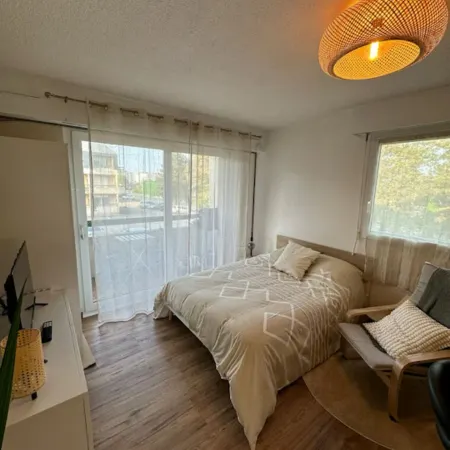 Cosy apartment with balcony + parking - quiet 2 steps from downtown