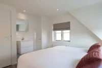 Harry, Luxury property in center of NES