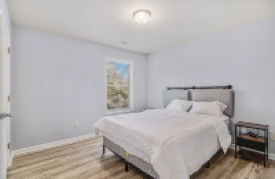 Charming 3-bedroom townhome with WiFi, AC in lovely Lawrenceville